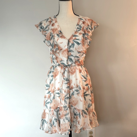 Selfie Leslie Dresses & Skirts - Dress floral